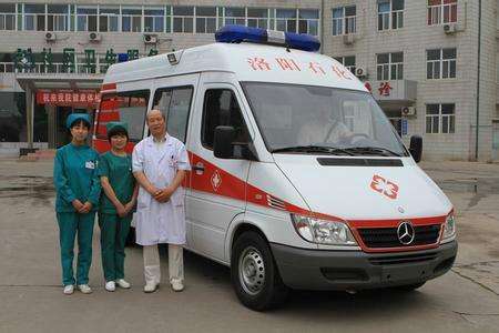 車(chē)禍期間，救護(hù)車(chē)及時(shí)出現(xiàn)能救人于危難